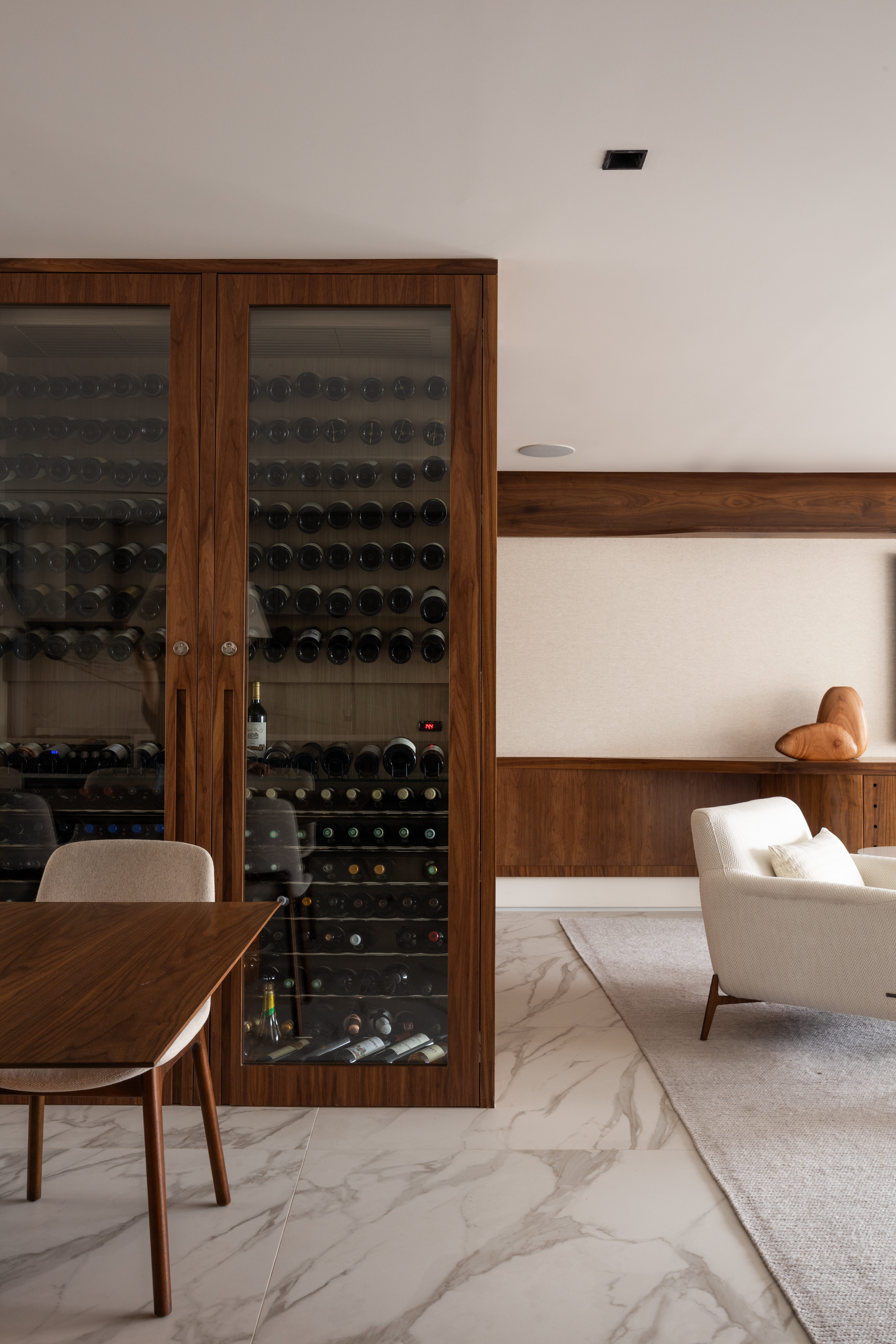 Como fazer uma adega na sala de estar