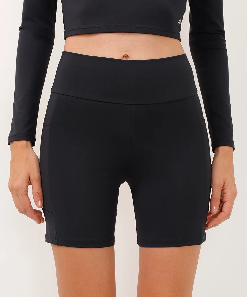 Foto de um short esportivo preto