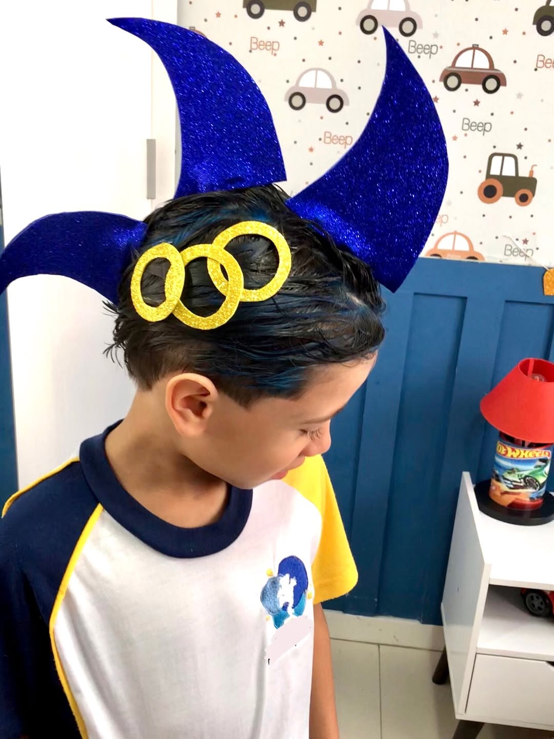 Cabelo azul inspirado no Sonic