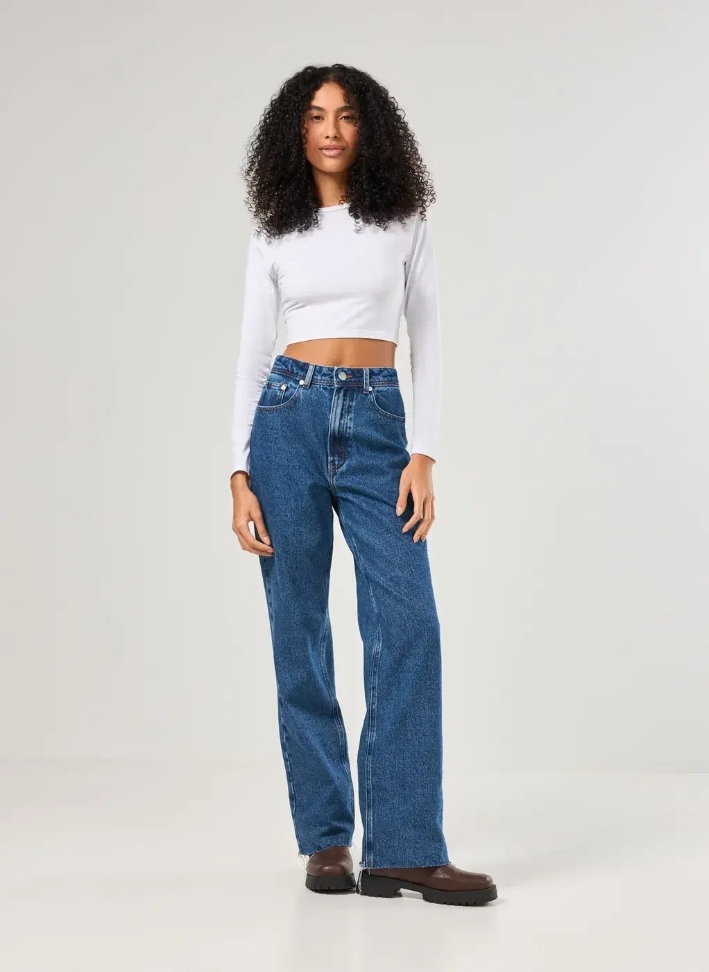 Foto de uma calça jeans reta