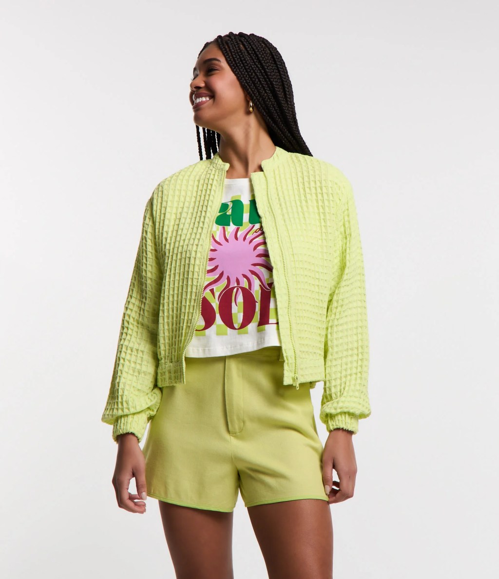 Foto de uma jaqueta verde