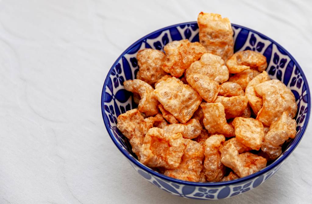 De torresmo a mandioca frita: 6 receitas de boteco para fazer em casa