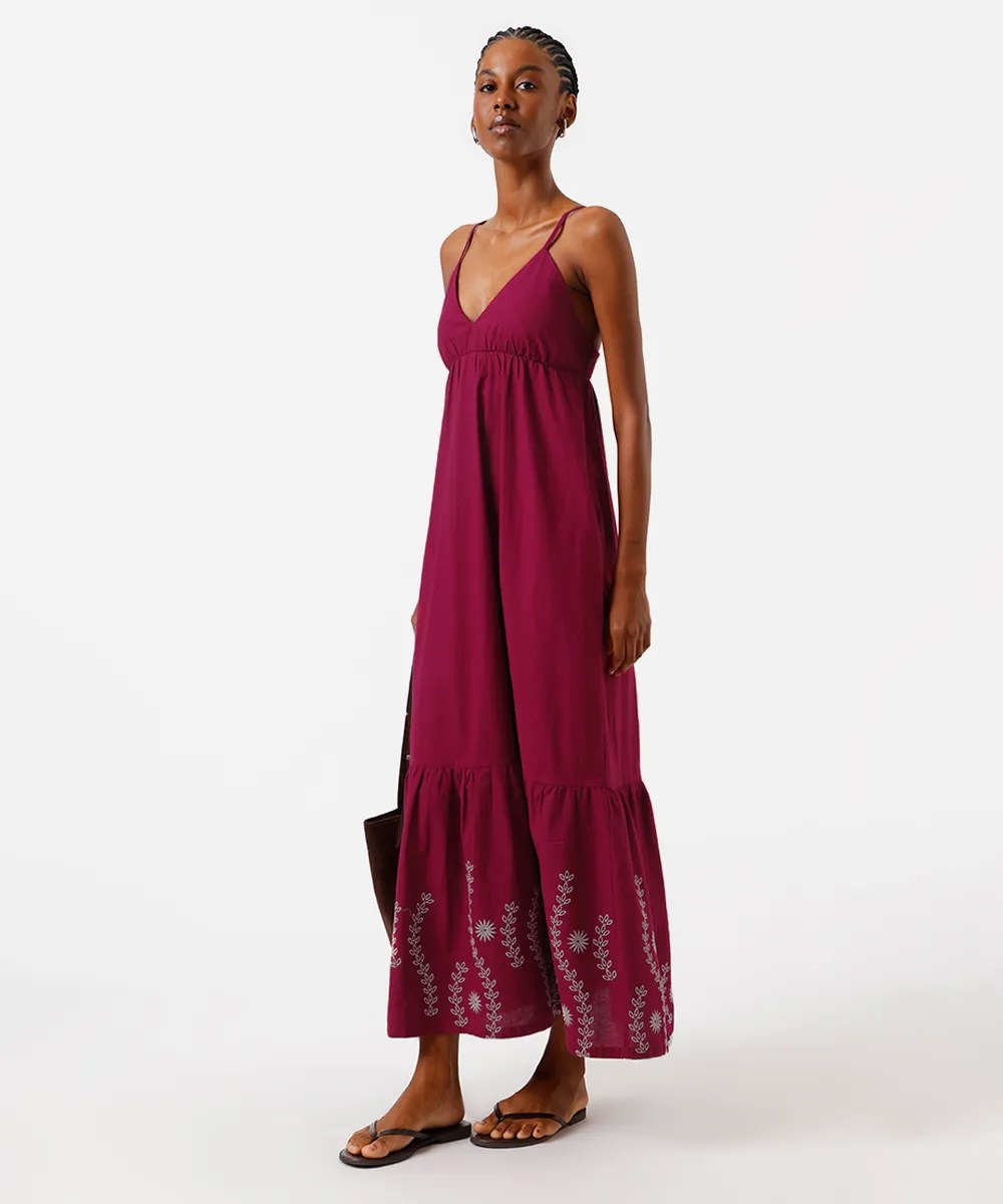 vestido-longo-bordado Foto de um vestido longo vermelho marsala