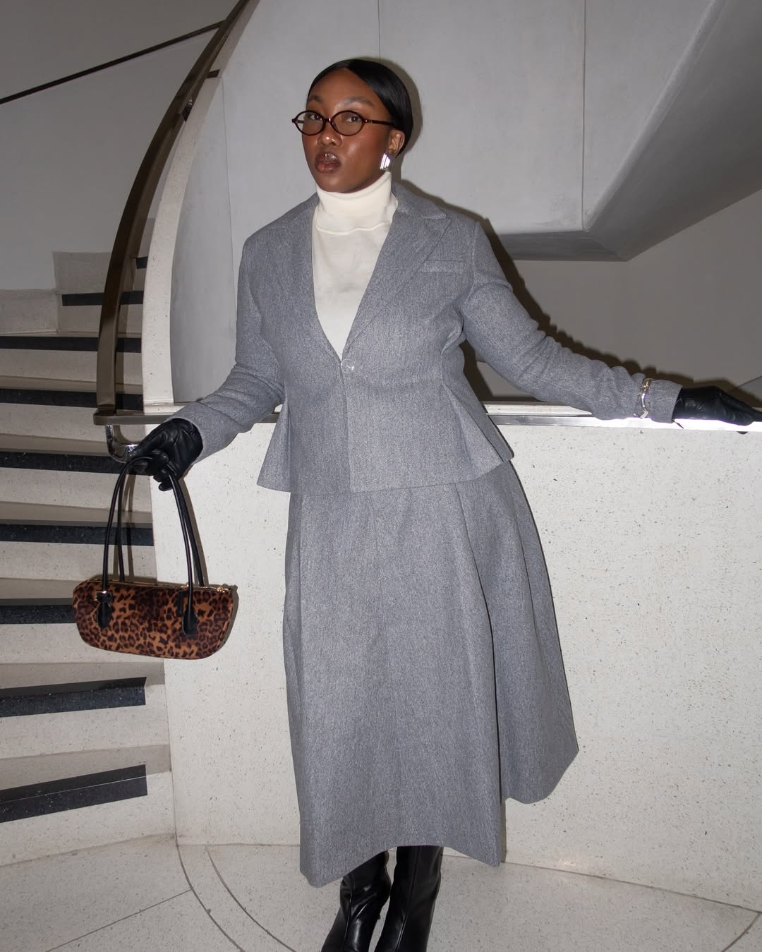 Alfaiataria cinza elegante para confraterniza&ccedil;&atilde;o formal