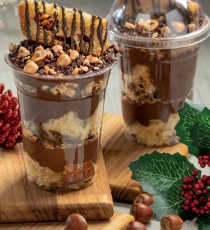 Imagem de bancada com doces natalinos para vender