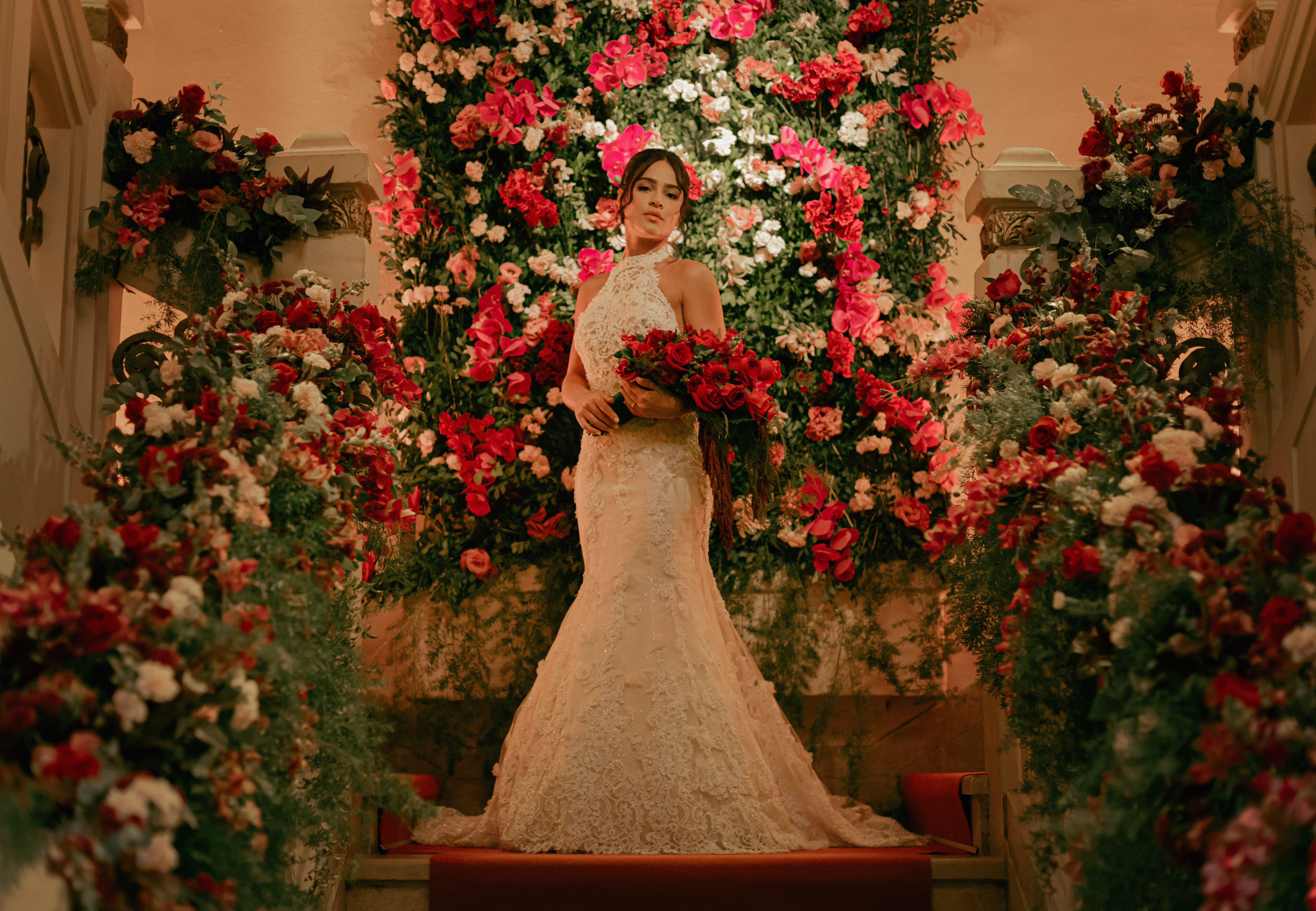 Imagem de Giullia Buscacio vestida de noiva durante a s&eacute;rie Os Donos do Jogo