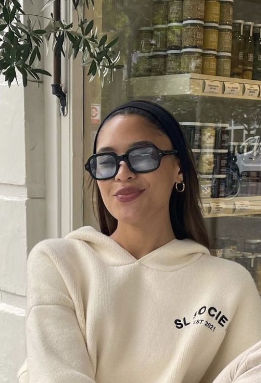 &Oacute;culos com lentes azuladas para um visual urbano de ver&atilde;o