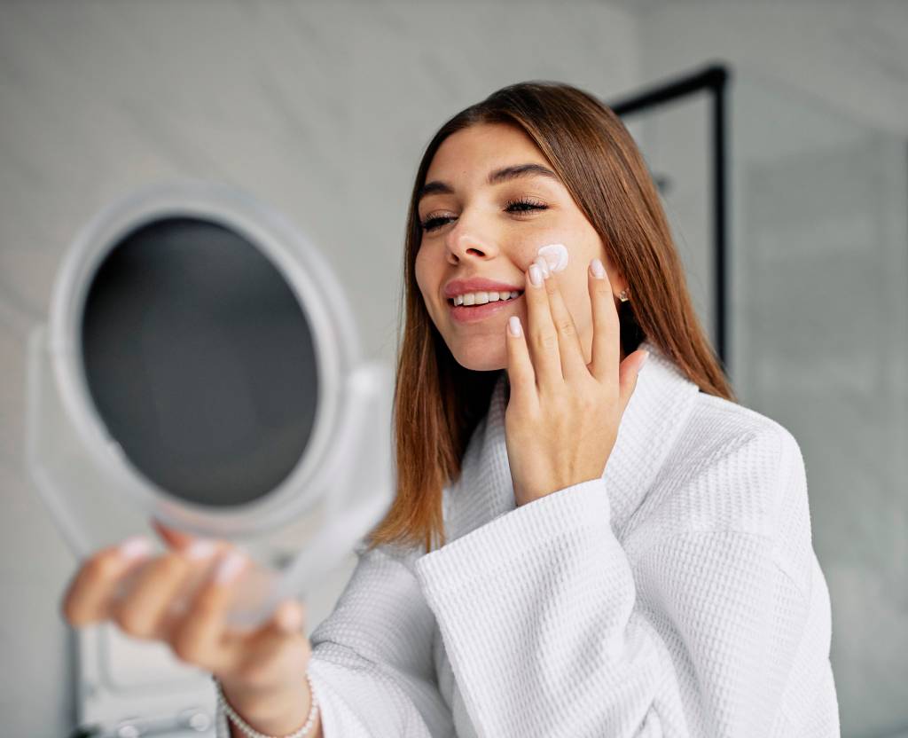 Pele sequinha: 5 primers perfeitos para controlar óleo e fixar a make