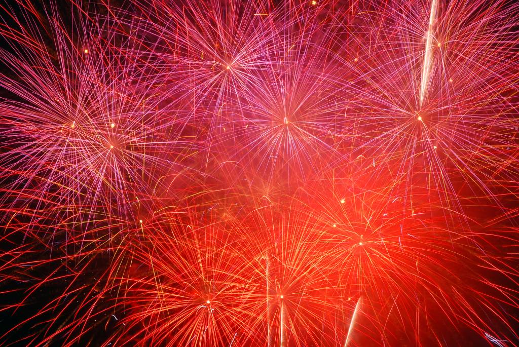 O que significa usar vermelho no Ano-Novo? Entenda o poder da cor mais intensa