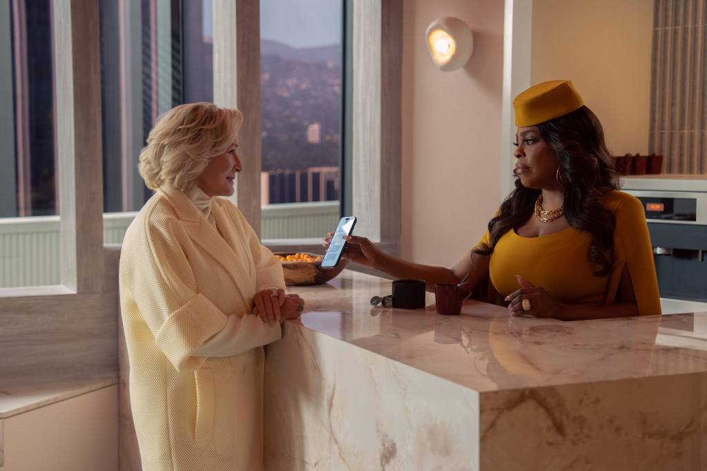 O elenco conta com nomes como Kim Kardashian, Naomi Watts, Sarah Paulson, Niecy Nash e Glenn Close.