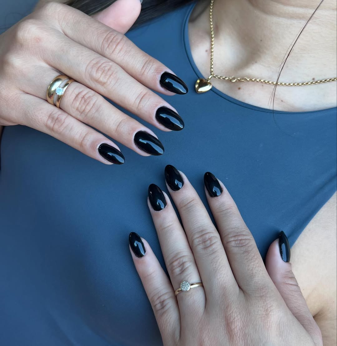 Esmalte preto &eacute; aposta moderna e poderosa para qualquer visual
