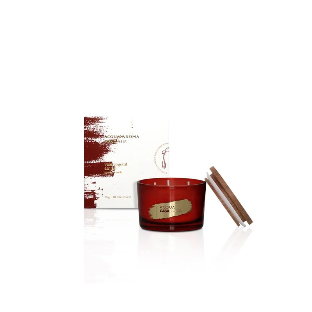 Vela de embalagem vinho e escrito em dourado com tampa de madeira