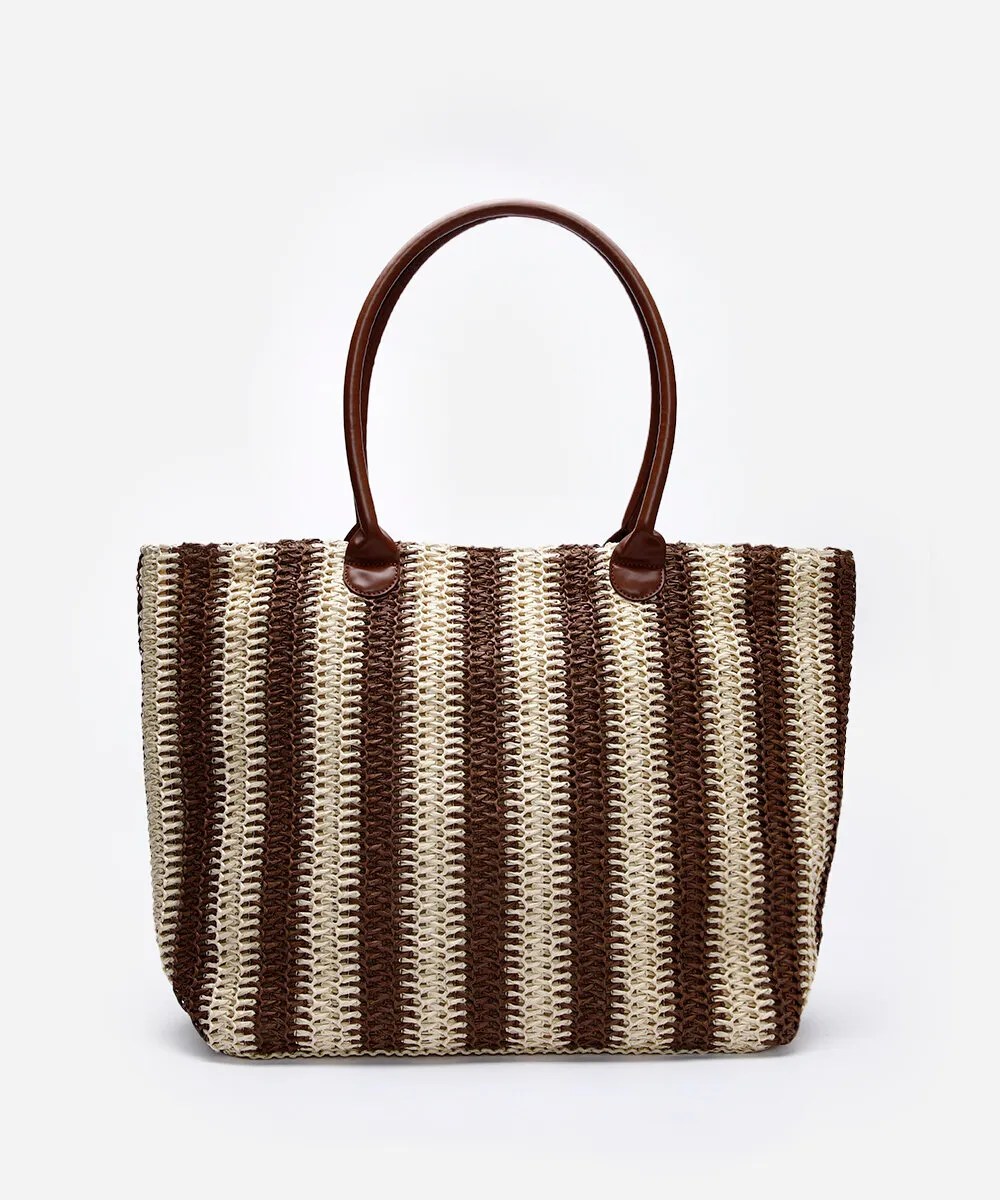 Foto de uma bolsa de palha longa com listras