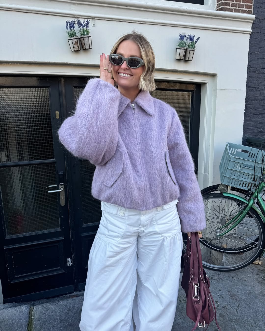 &Oacute;culos de sol coloridos em tons suaves s&atilde;o tend&ecirc;ncia para 2026