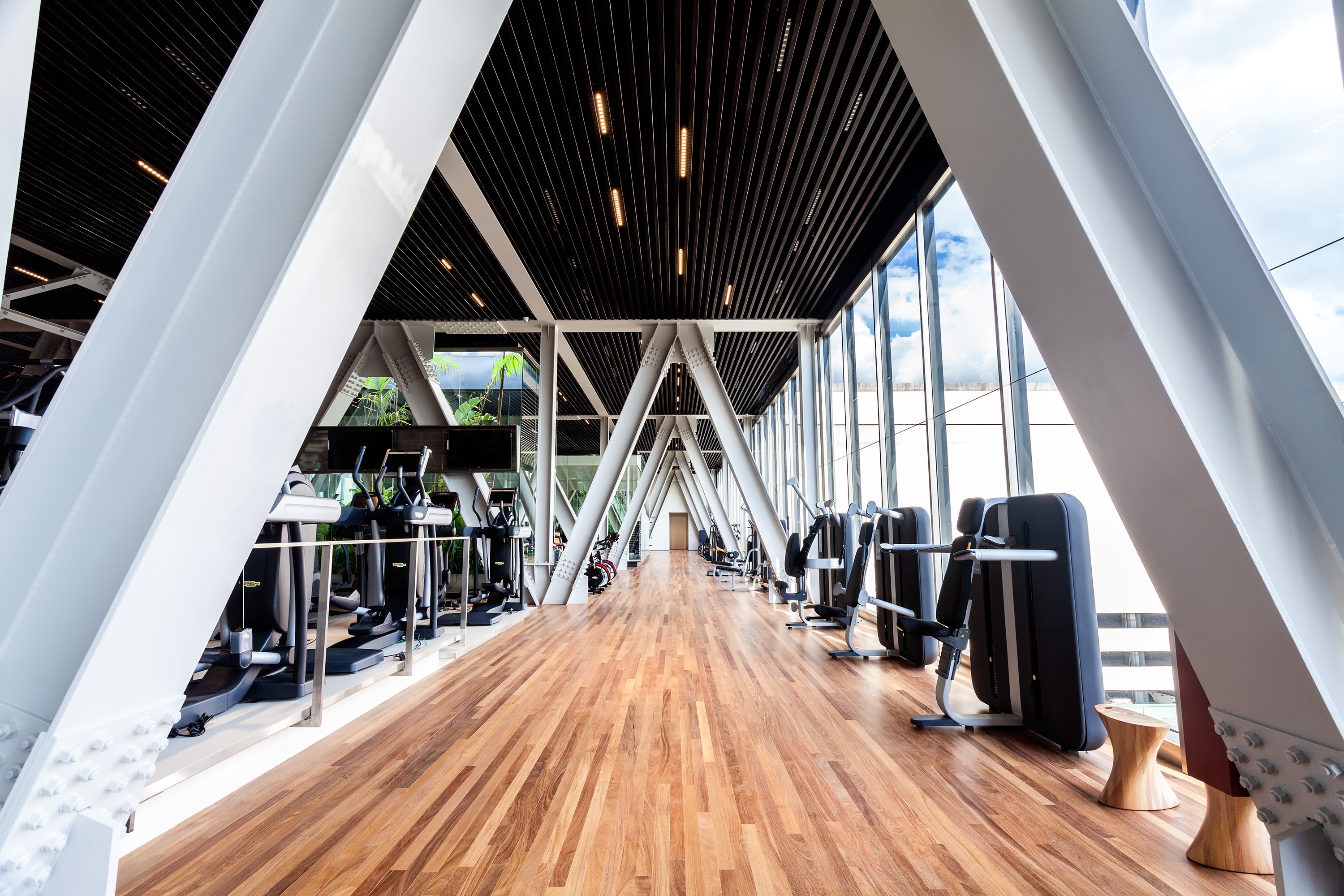 Entrada de sala de muscula&ccedil;&atilde;o de academia