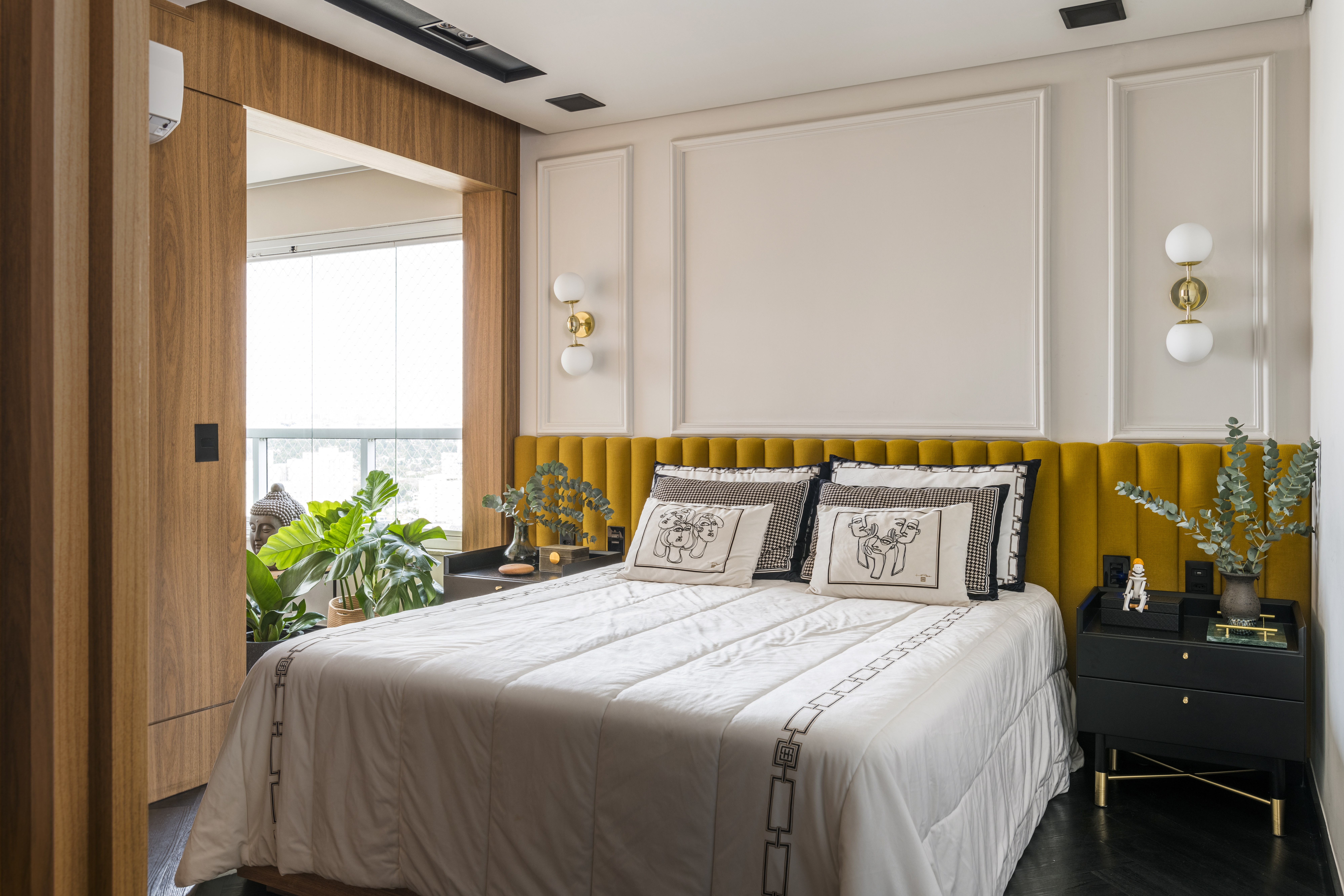 Como usar boiserie na parede de cabeceira da cama