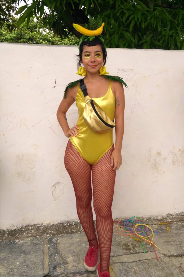 Fantasia de fruta simples com body amarelo para o Carnaval