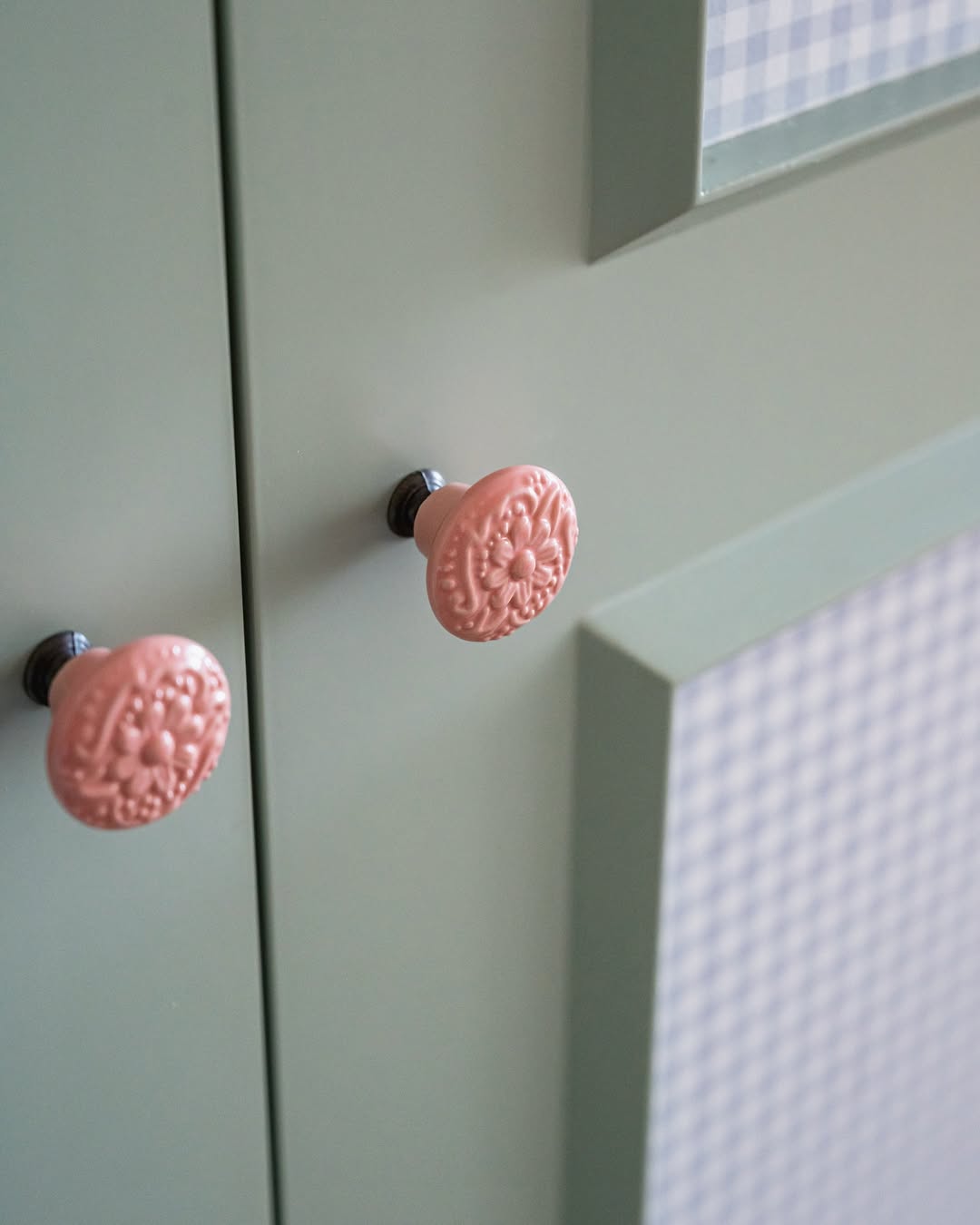 Puxadores de arm&aacute;rio com estampa l&uacute;dica rosa