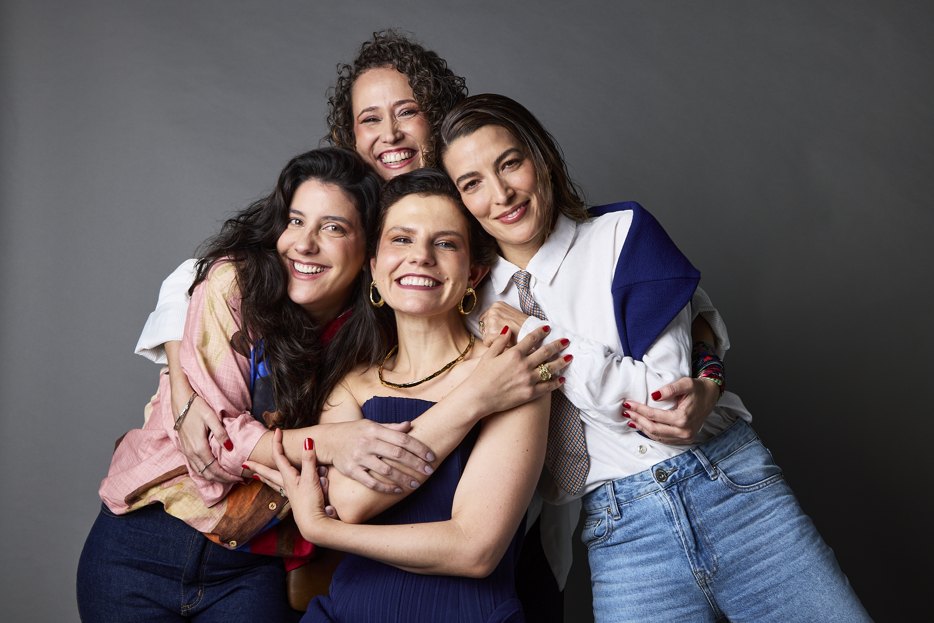 Imagens das comunicadoras Silvia Heinz, Kelly Stein e Carol Vasconcellos na Casa Clã 2026