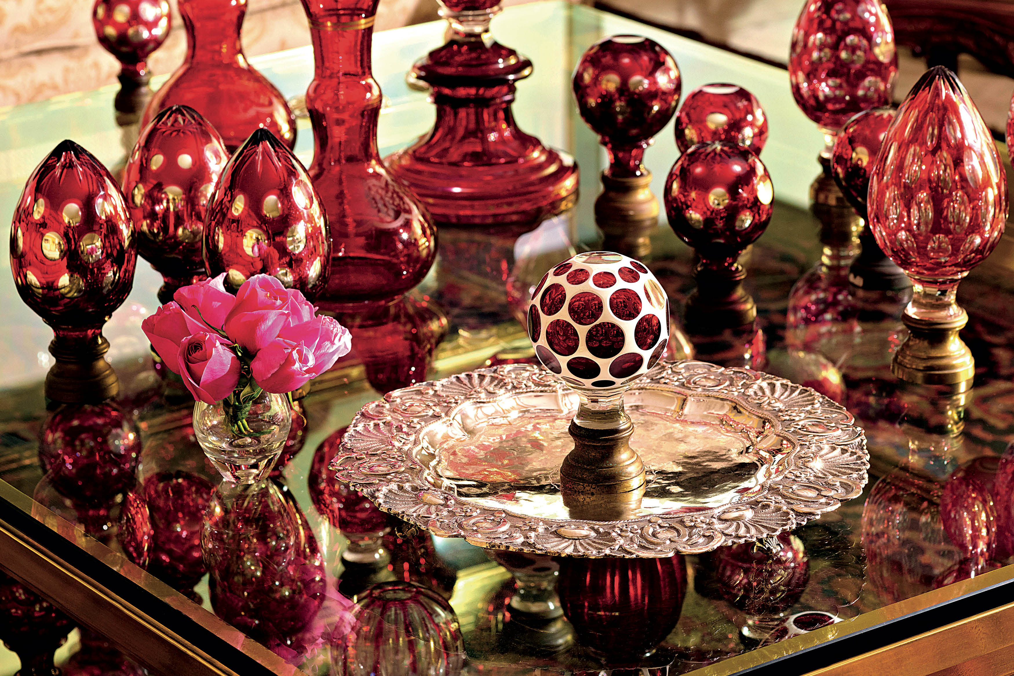 Foto do livro Boules d’Escalier: The Flávia & Frank Abubakir Collection