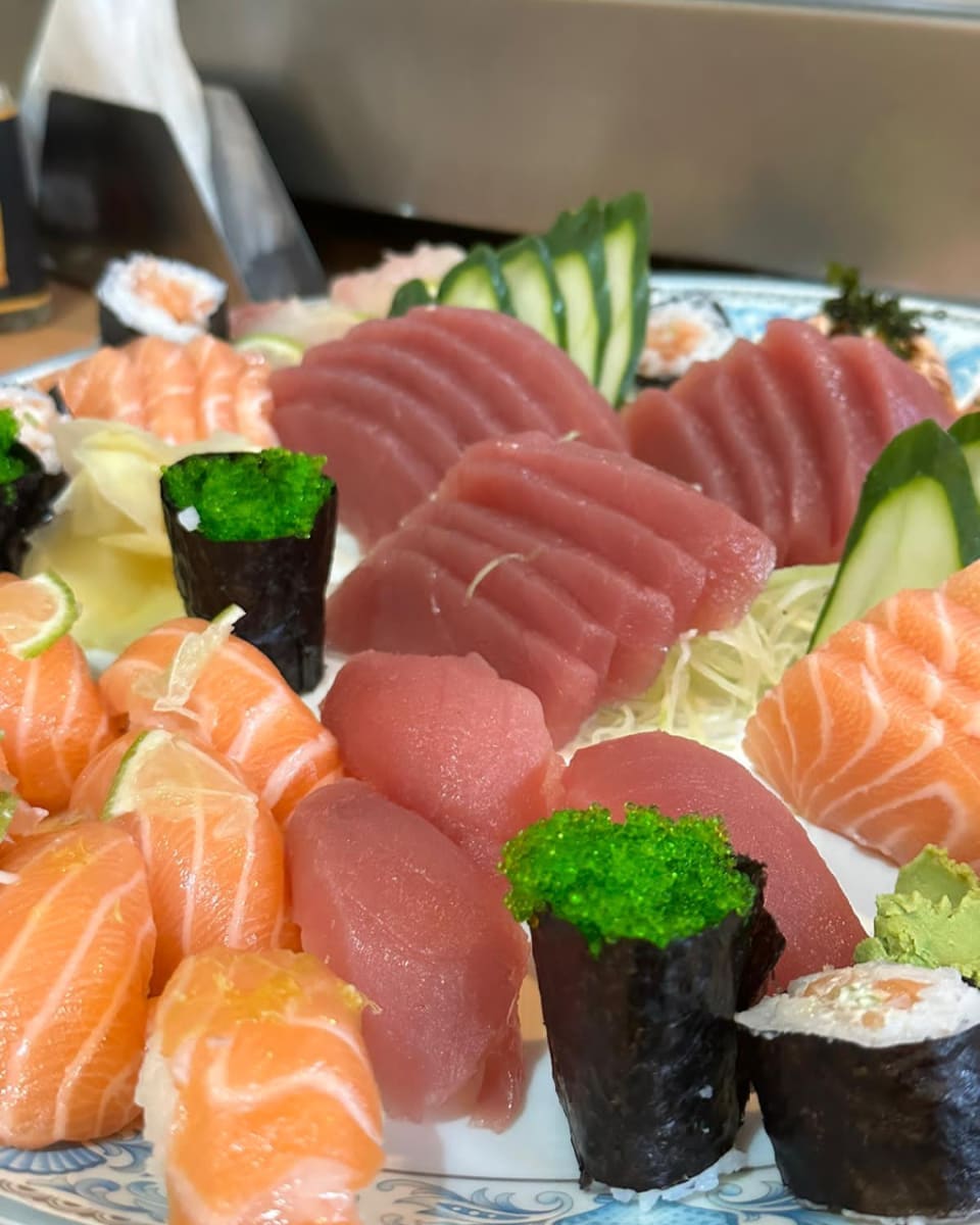 Foto bem pr&oacute;xima de comida japonesa