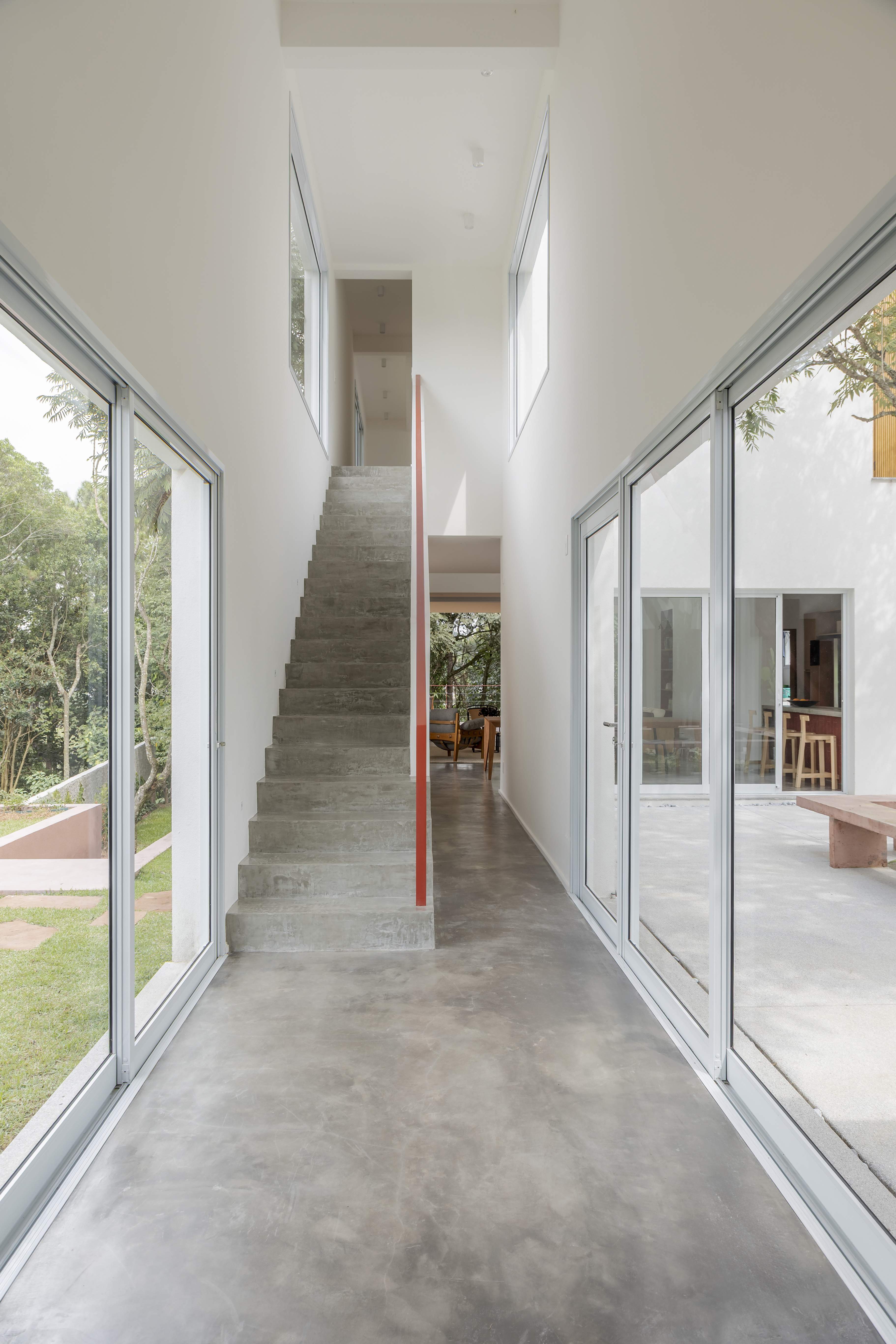 Correcor de casa dá para escada de concreto
