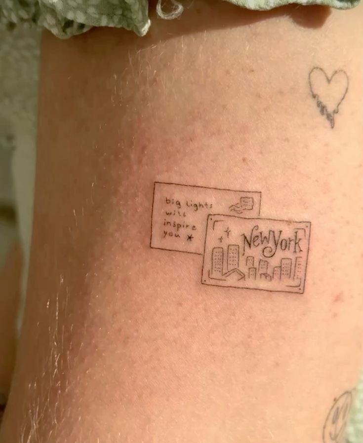 Tatuagem de cartão-postal de Nova York, uma homenagem criativa à cidade que inspira