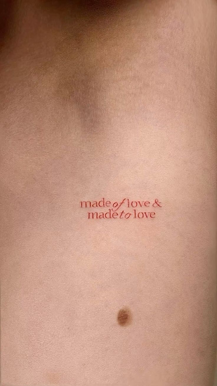 Frase em tinta vermelha no esterno, a tendência mais ousada e poética do ano