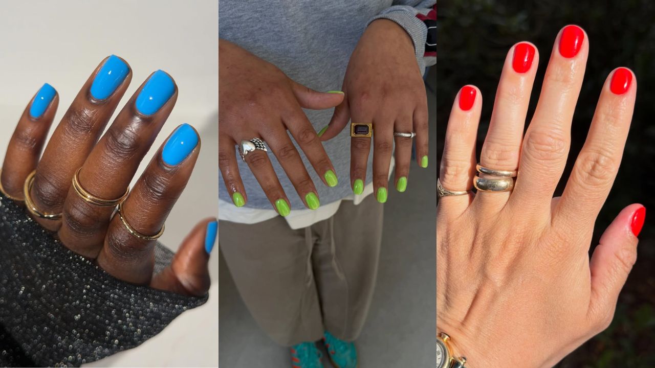 Colagem de três mãos com unhas neon: primeira mão com unhas azuis, segunda mão com unhas verdes, terceira mão com unhas vermelhas. Cada mão usa anéis discretos e mostra a cor intensa e vibrante das unhas.