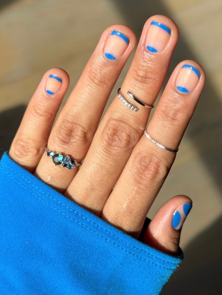 Francesinha azul royal unhas curtas