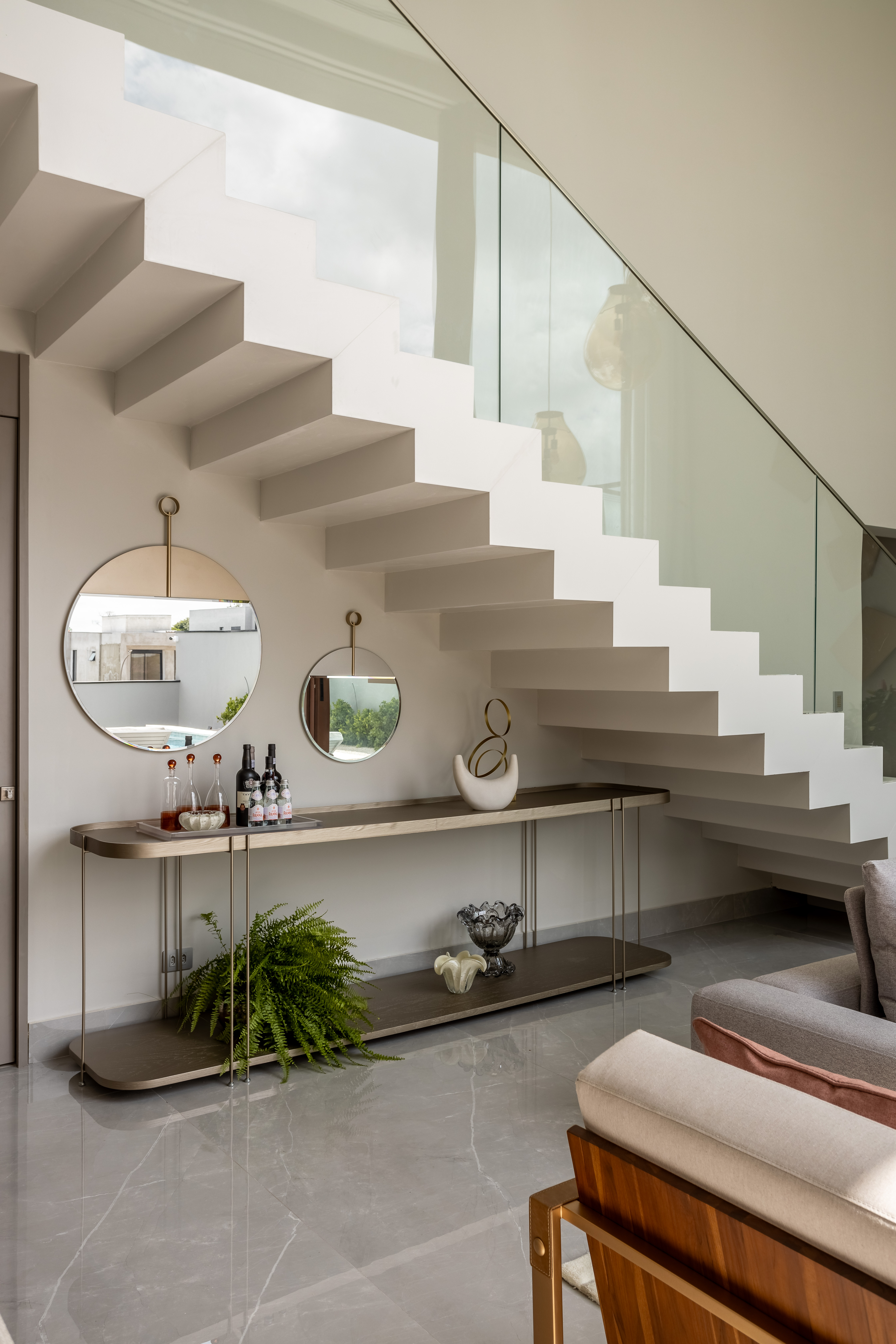 Como renovar o d&eacute;cor da escada sem reforma e barato