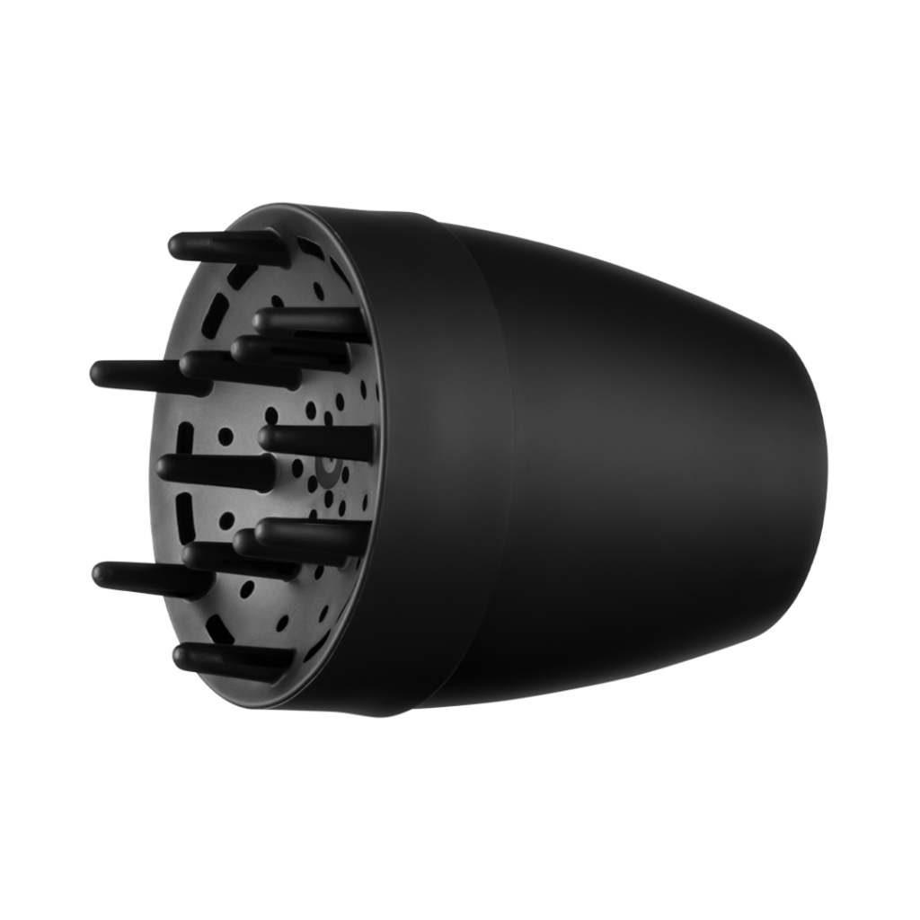 Difusor de cabelo preto, com formato c&ocirc;nico e base circular perfurada, apresentando m&uacute;ltiplos pinos salientes para secagem de cachos