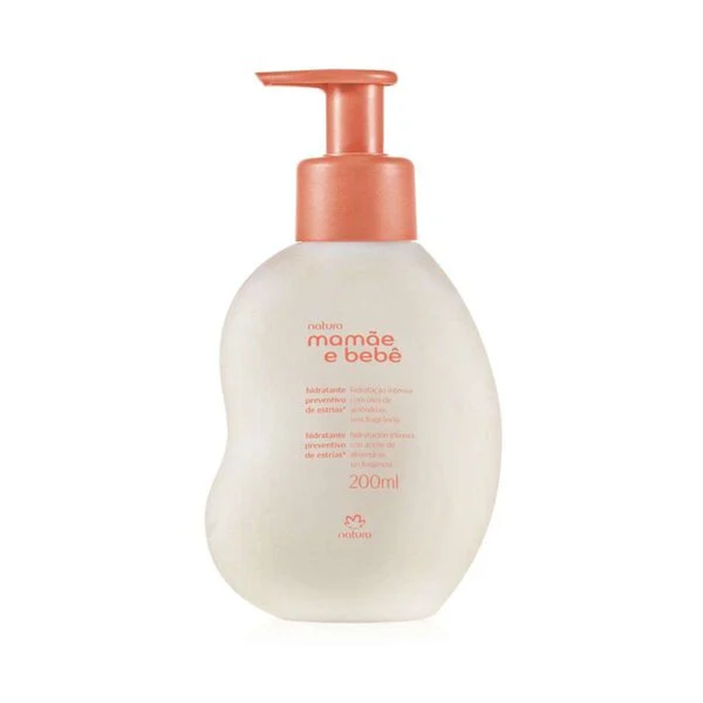Frasco branco de hidratante Natura Mam&atilde;e e Beb&ecirc;, com v&aacute;lvula pump salm&atilde;o. O r&oacute;tulo informa hidratante hidrata&ccedil;&atilde;o intensa preventivo &oacute;leo de estrias e 200ml