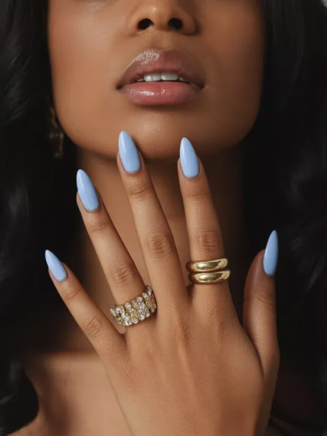 Capa de: A cor da vez: 6 nail arts azul-céu que prometem ser o grande hit da temporada