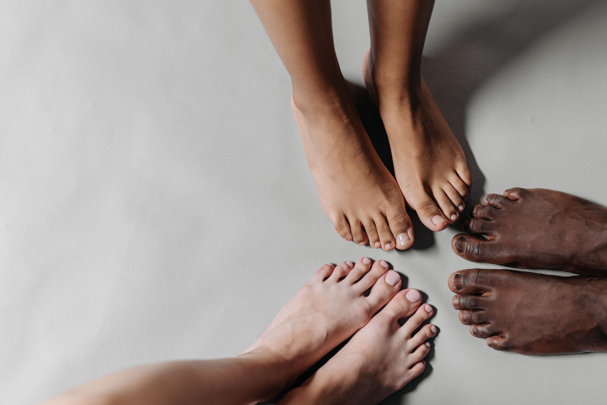 Pés de princesa: 7 hidratantes e esfoliantes para uma pele macia e sem rachaduras