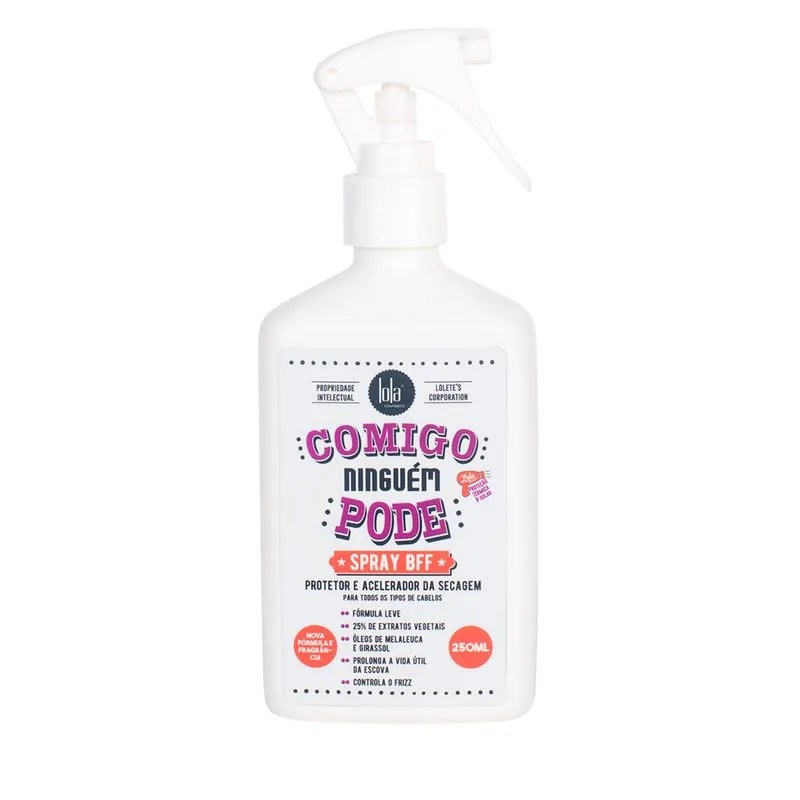 Frasco branco de spray Lola Cosmetics Comigo Ningu&eacute;m Pode, protetor e acelerador de secagem para cabelos, com 250ml. O r&oacute;tulo rosa e preto destaca a frase e informa&ccedil;&otilde;es sobre a f&oacute;rmula vegana, com prote&ccedil;&atilde;o t&eacute;rmica e solar