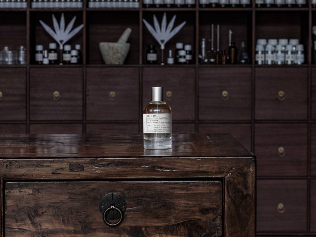 Estes perfumes são tão exclusivos que você precisa viajar para comprá-los