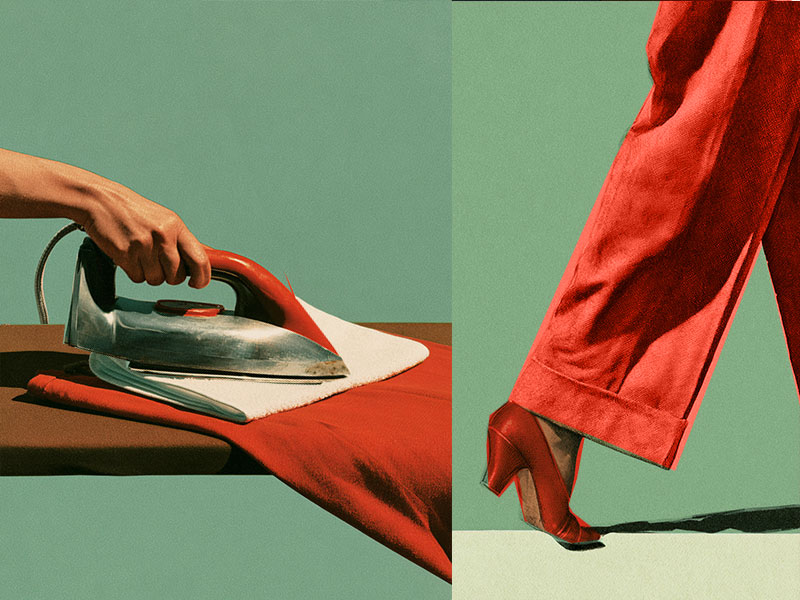 M&atilde;o segura ferro de passar roupa vintage sobre tecido vermelho e branco, enquanto uma perna com cal&ccedil;a e sapato de salto vermelho caminha, ambos em fundo verde