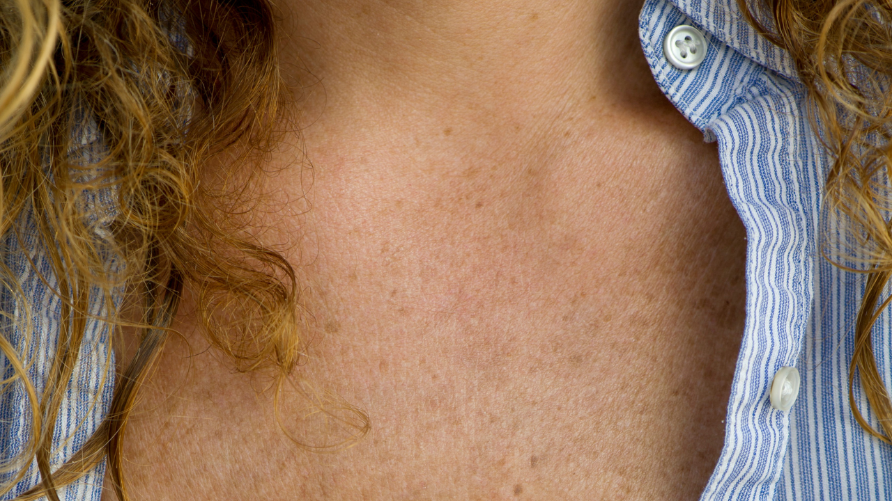 6 hidratantes para colo maduro que rejuvenescem a área