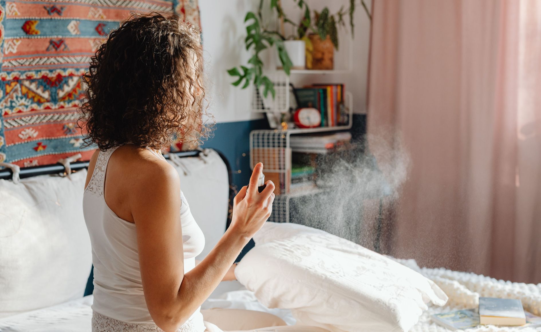 6 perfumes de cama que deixam seu quarto com cheiro de hotel de luxo