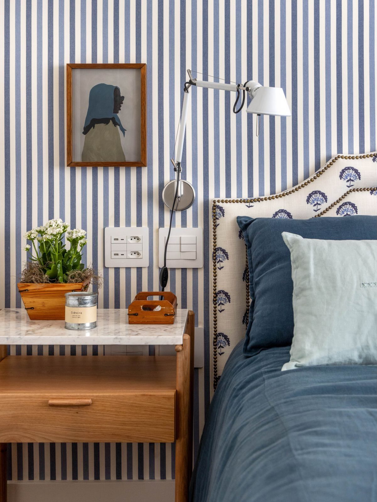 Da cama &agrave; parede: inspira&ccedil;&otilde;es de quartos com listras que criam composi&ccedil;&otilde;es elegantes