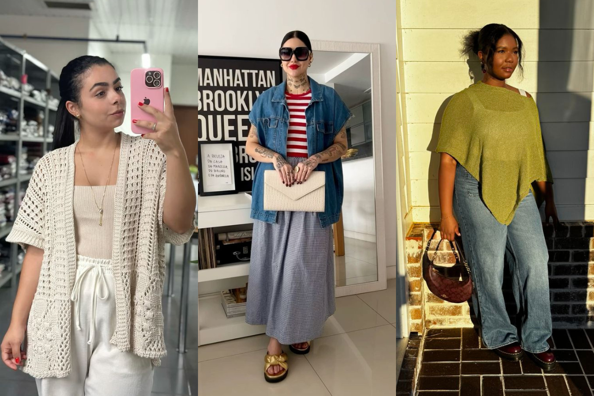 Três mulheres posam com looks diferentes. À esquerda, uma mulher de cabelo preso e blusa bege, usando um casaco de crochê creme e calça branca, tira uma selfie com um celular rosa. Ao centro, uma mulher tatuada de óculos escuros, blusa listrada vermelha e branca, colete jeans, saia xadrez azul e branca, e sandálias douradas, segura uma bolsa clutch creme. À direita, uma mulher de cabelo preso, blusa verde-oliva, calça jeans larga e sapatos vinho, segura uma bolsa marrom, encostada em uma parede amarela com luz solar