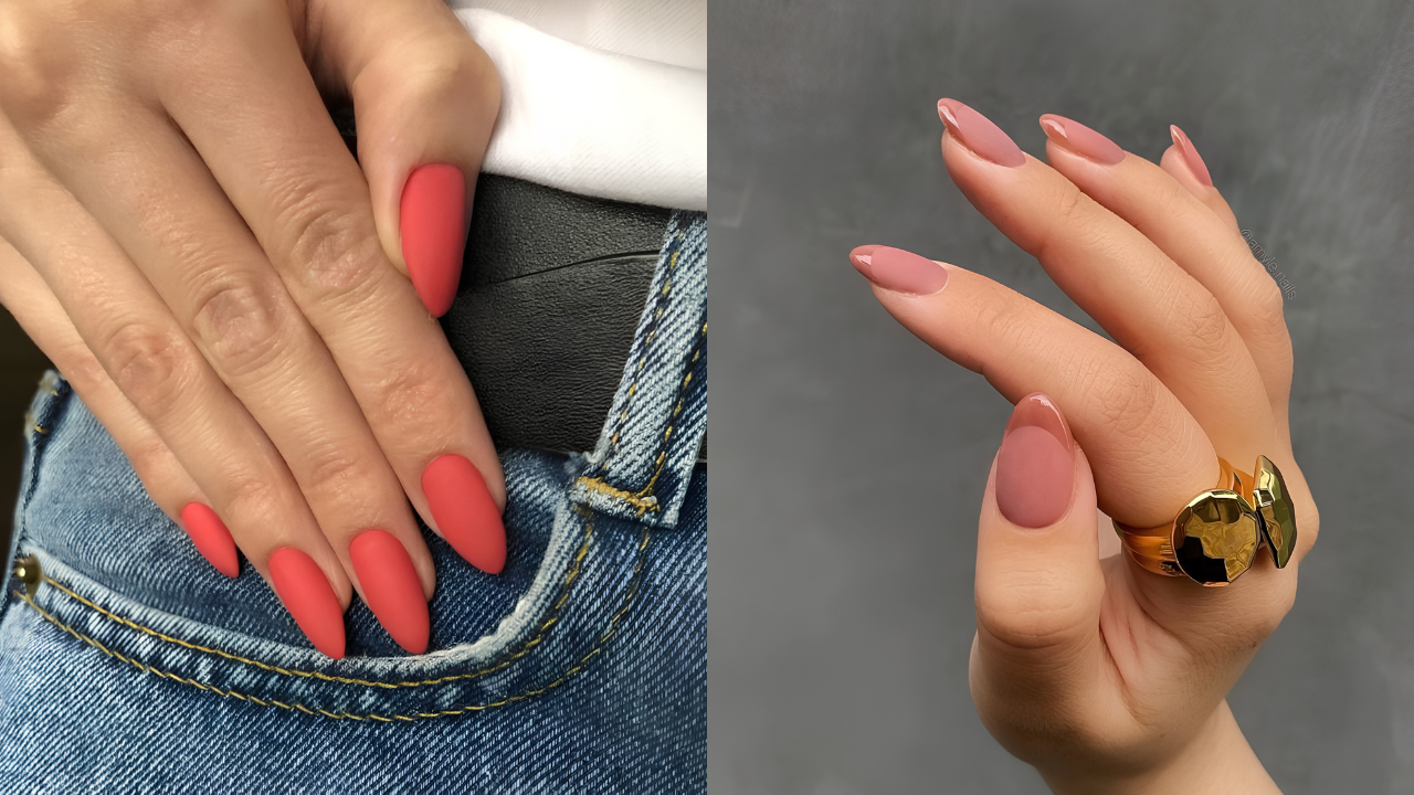 Duas mãos femininas com unhas longas e pontiagudas. À esquerda, unhas foscas em tom coral sobre jeans. À direita, unhas rosadas com ponta transparente e anel dourado no dedo anelar
