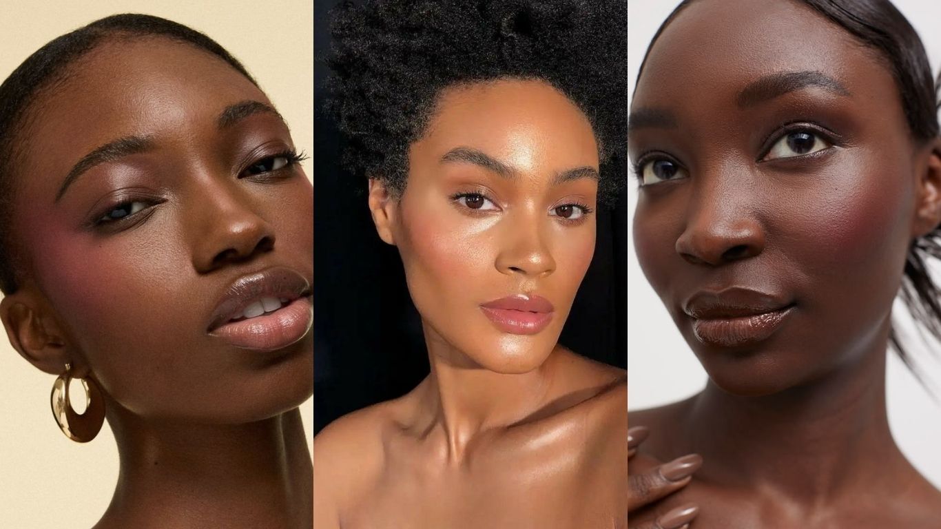 Três mulheres negras com maquiagem natural e iluminada. A primeira tem blush rosa e batom nude brilhante, a segunda tem cabelo crespo curto, pele bronzeada e lábios rosados, e a terceira tem pele escura, blush vinho e batom marrom.
