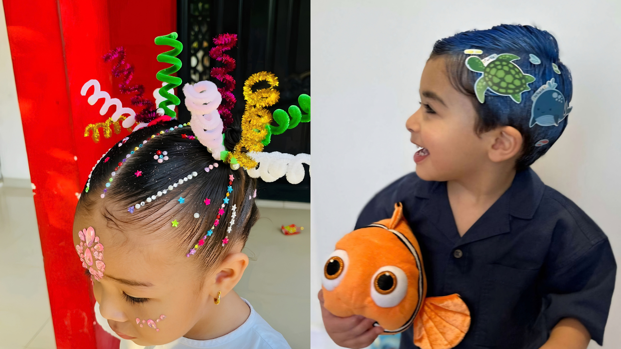 Duas crianças com penteados criativos: à esquerda, uma menina com cabelo preso e decorado com estrelas, pérolas e espirais coloridas; à direita, um menino com cabelo azul e adesivos de animais marinhos, segurando um Nemo de pelúcia