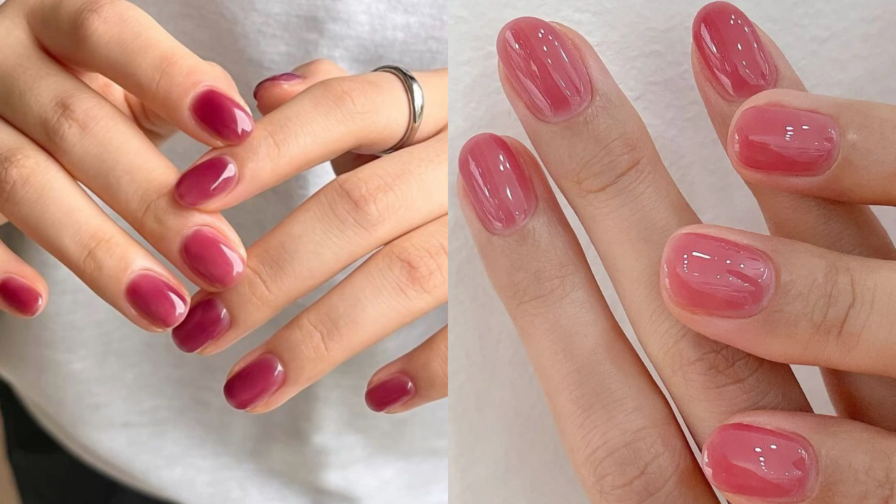 Duas imagens lado a lado de mãos com unhas pintadas. À esquerda, uma mão com anel prateado e unhas ovais em tom de vinho brilhante. À direita, outra mão com unhas curtas e quadradas em tom de rosa claro translúcido.